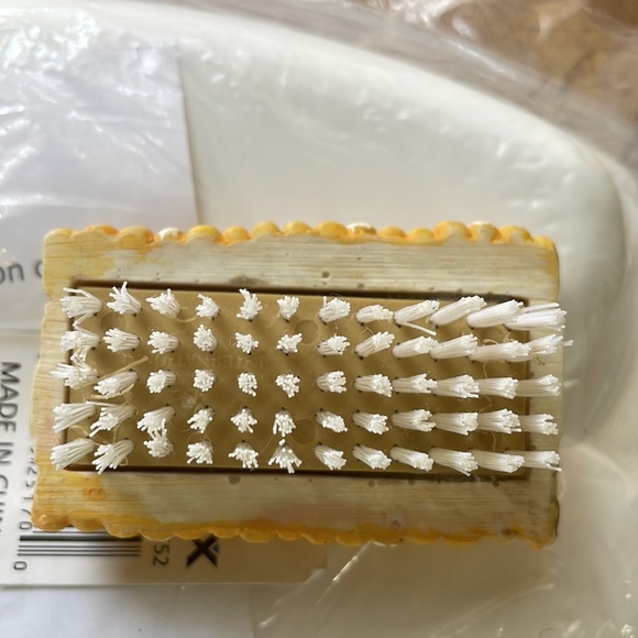 Microwave Corn Steamer w/ Corn Silk Brush m, 6 Corn Trays & 8 Holders - Picture 7 of 7